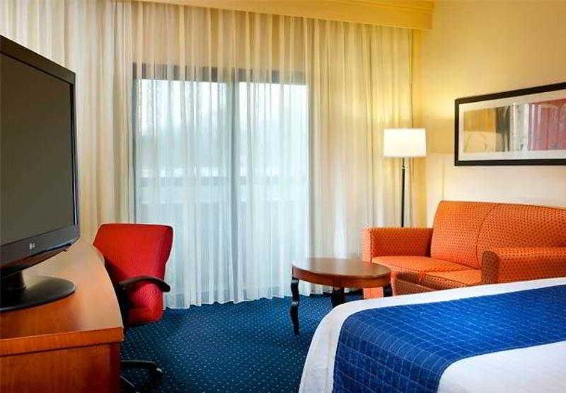 Courtyard By Marriott Richmond West Hotel Dumbarton Room photo